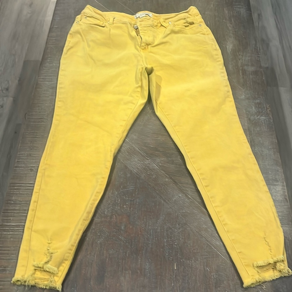 Yellow jeans distressed size 16 W